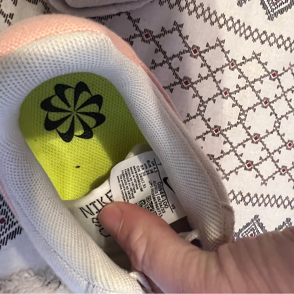 Nike Women's White and Pink Sneakers - Picture 4 of 4